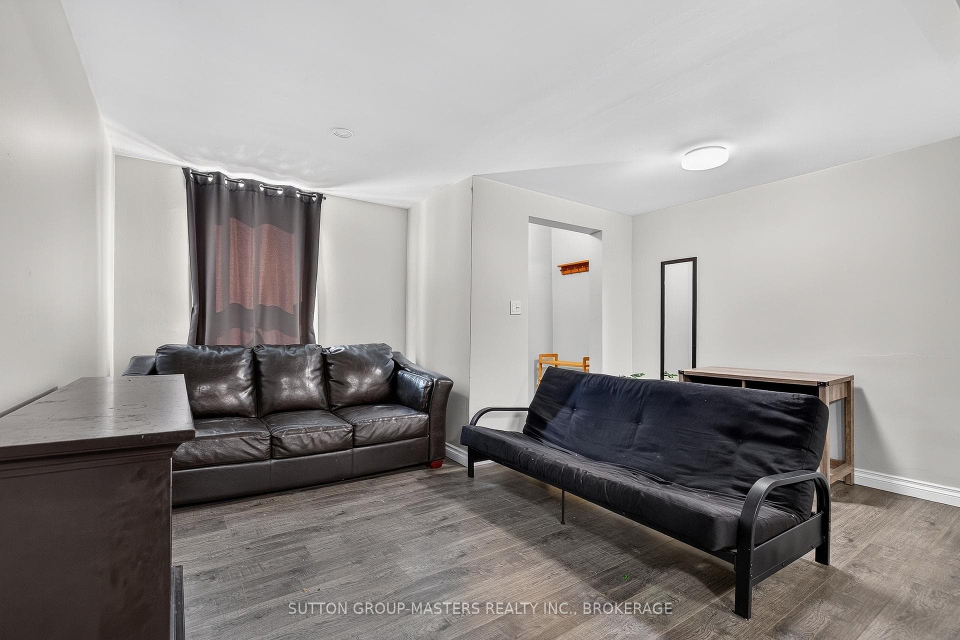 380 Barrie Street photo 5