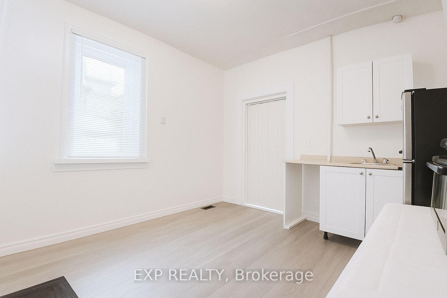 207 Gamble Avenue Unit Bachelor photo 3