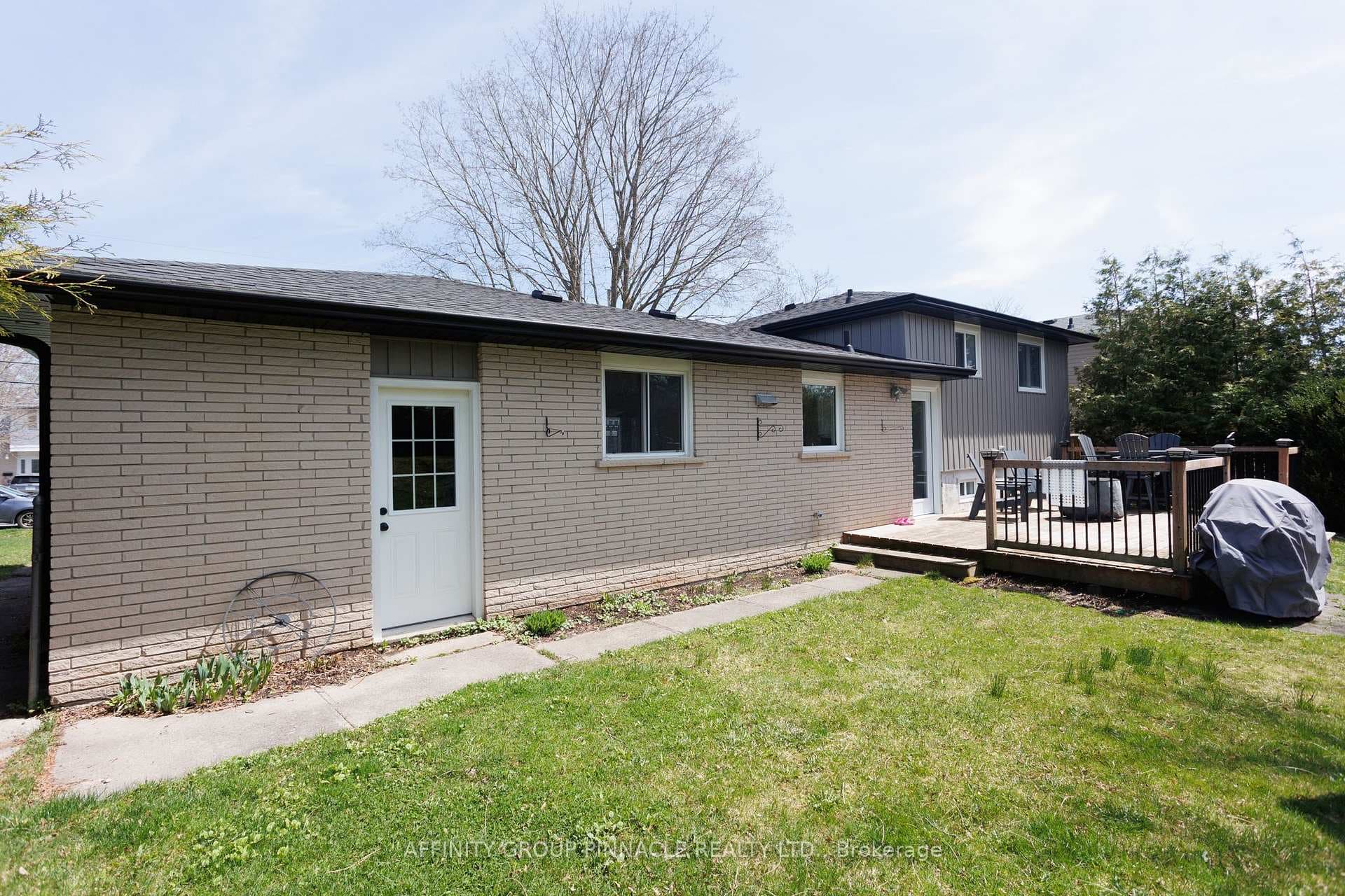 19 Mohawk Drive photo 34