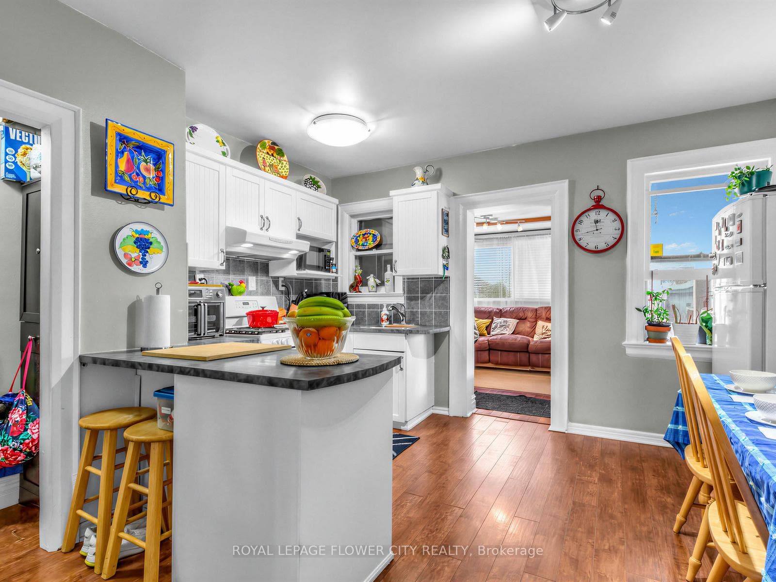 489 Westmount Avenue photo 7