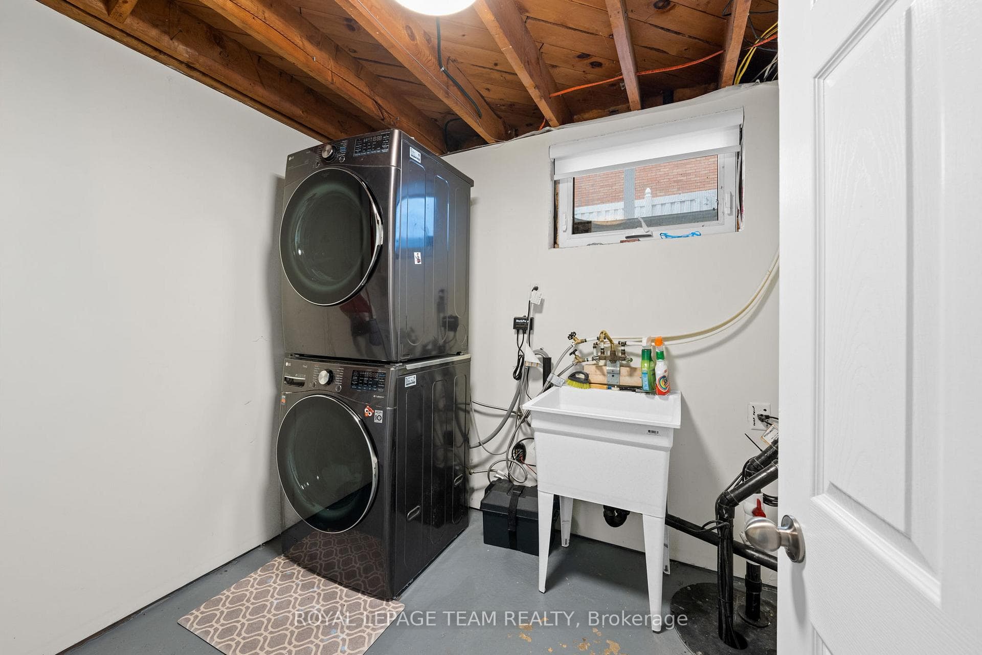 1266 Randall Avenue photo 40