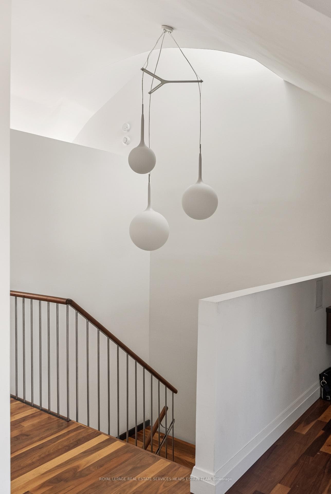 4 Meredith Crescent photo 31