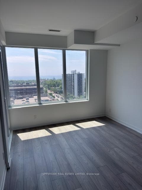 285 Dufferin Street Unit 1016 photo 19