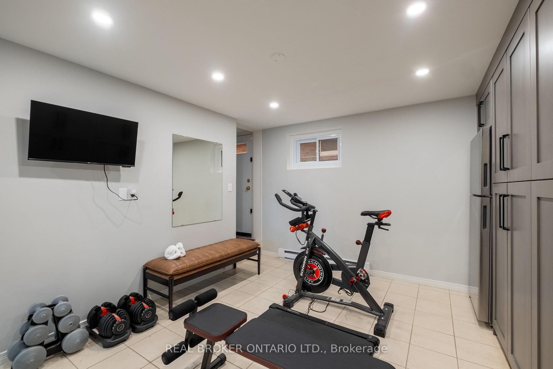 147 Thompson Avenue photo 36
