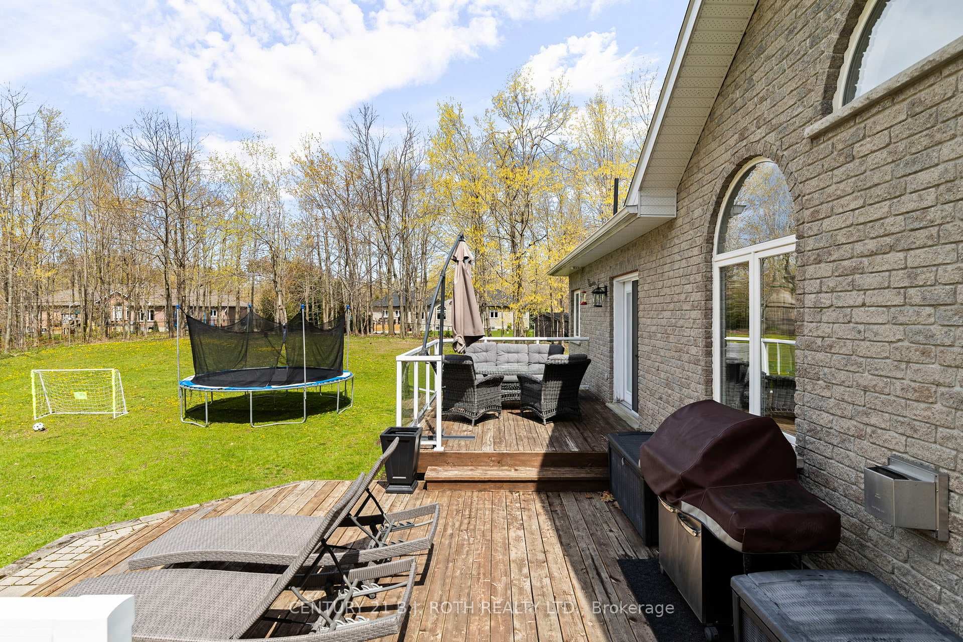 6 Hemlock Crescent photo 33