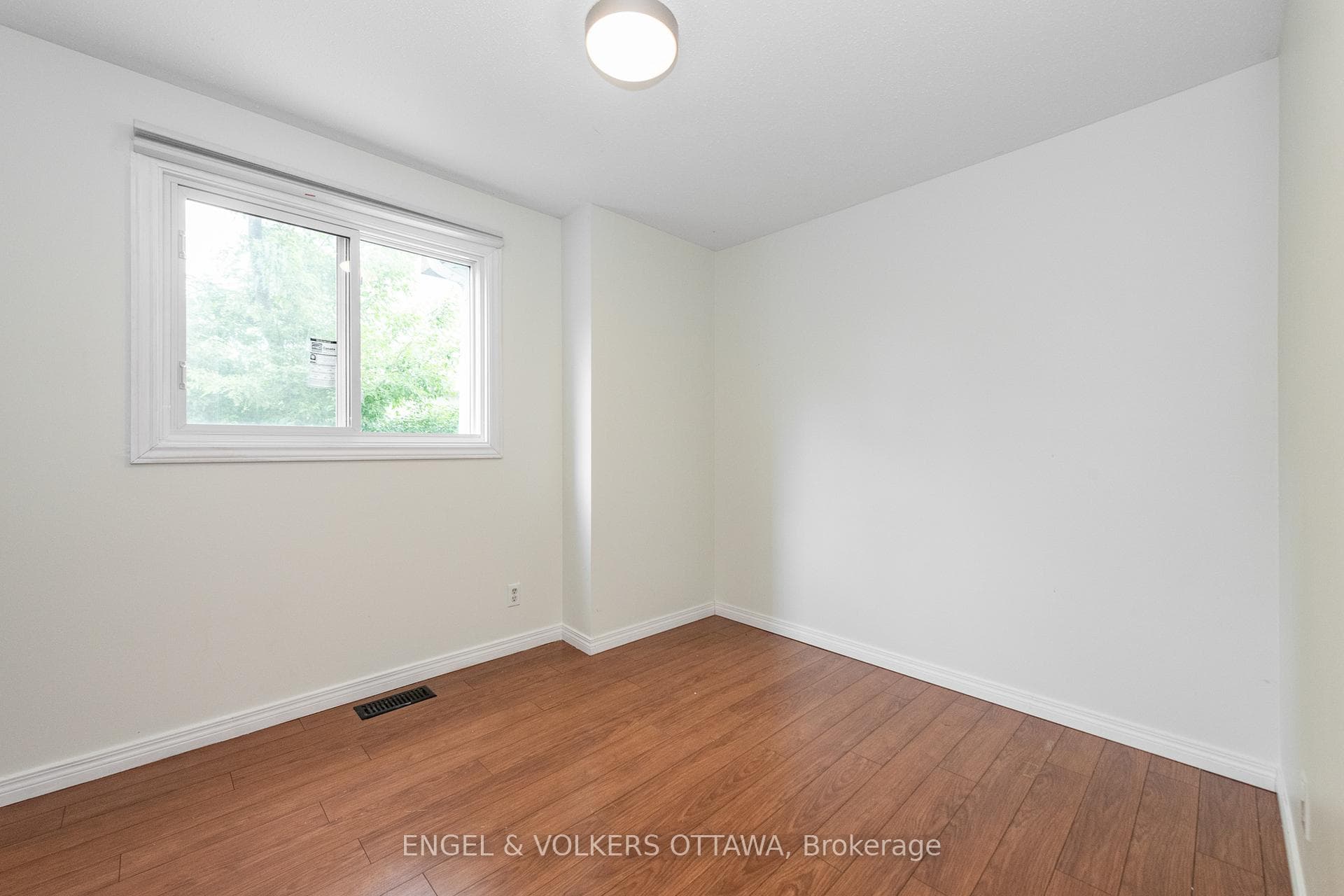 75 Woodfield Drive photo 10