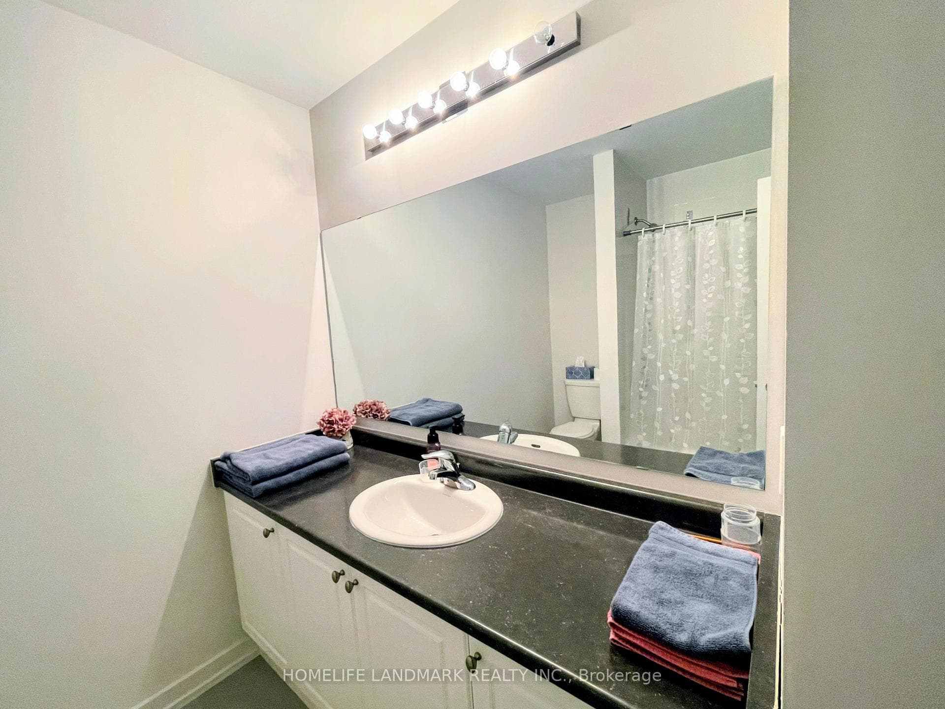 61 Mondial Crescent photo 11