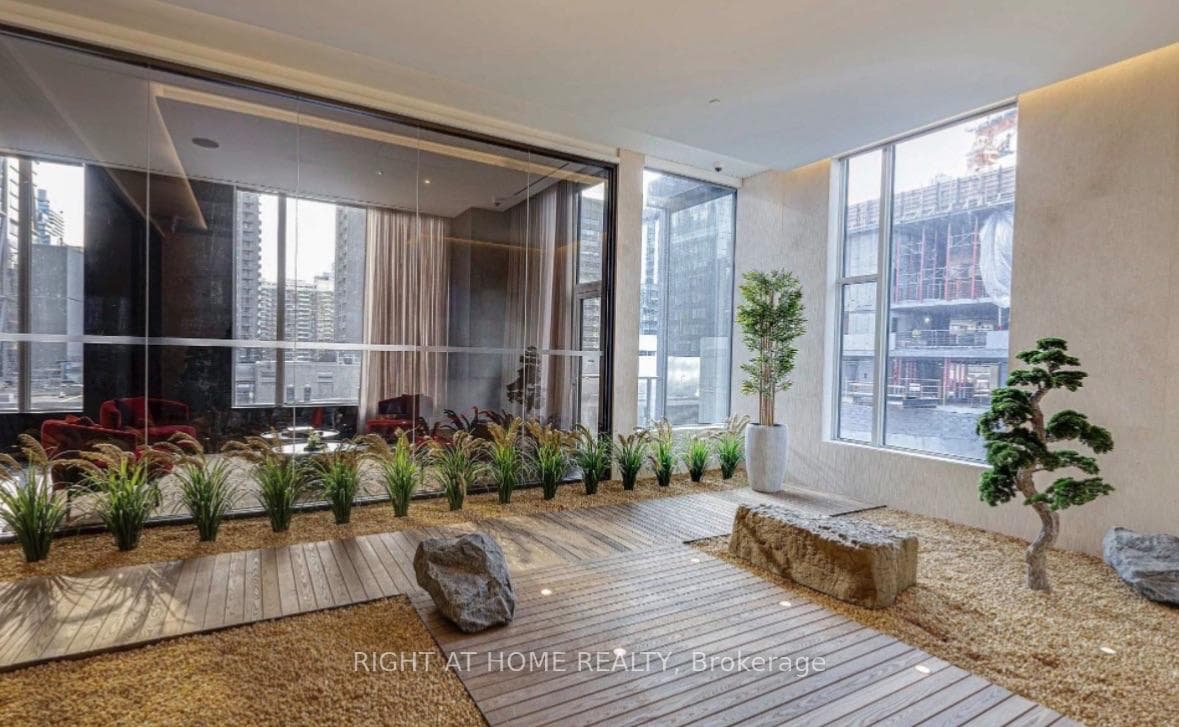 11 Yorkville Avenue Unit 2113 photo 34