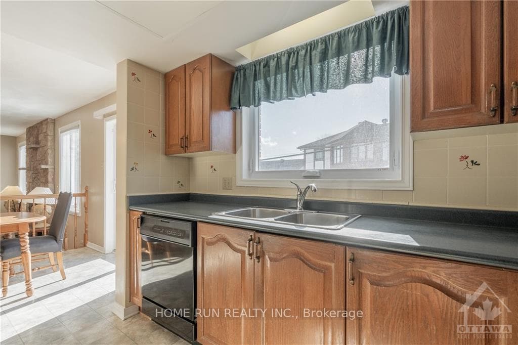 1910 ROSEBELLA Avenue photo 8