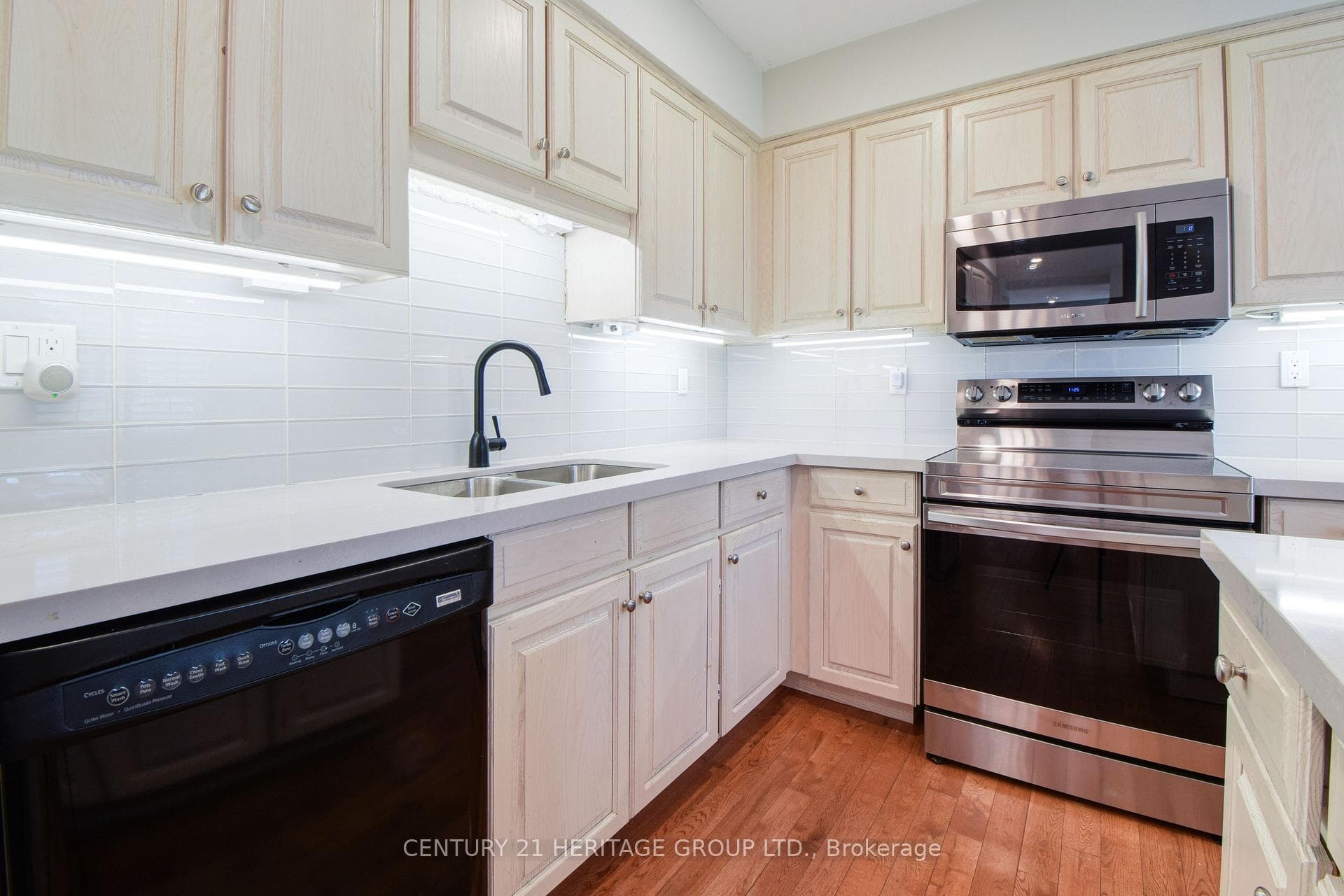 114 Elizabeth Grove photo 4