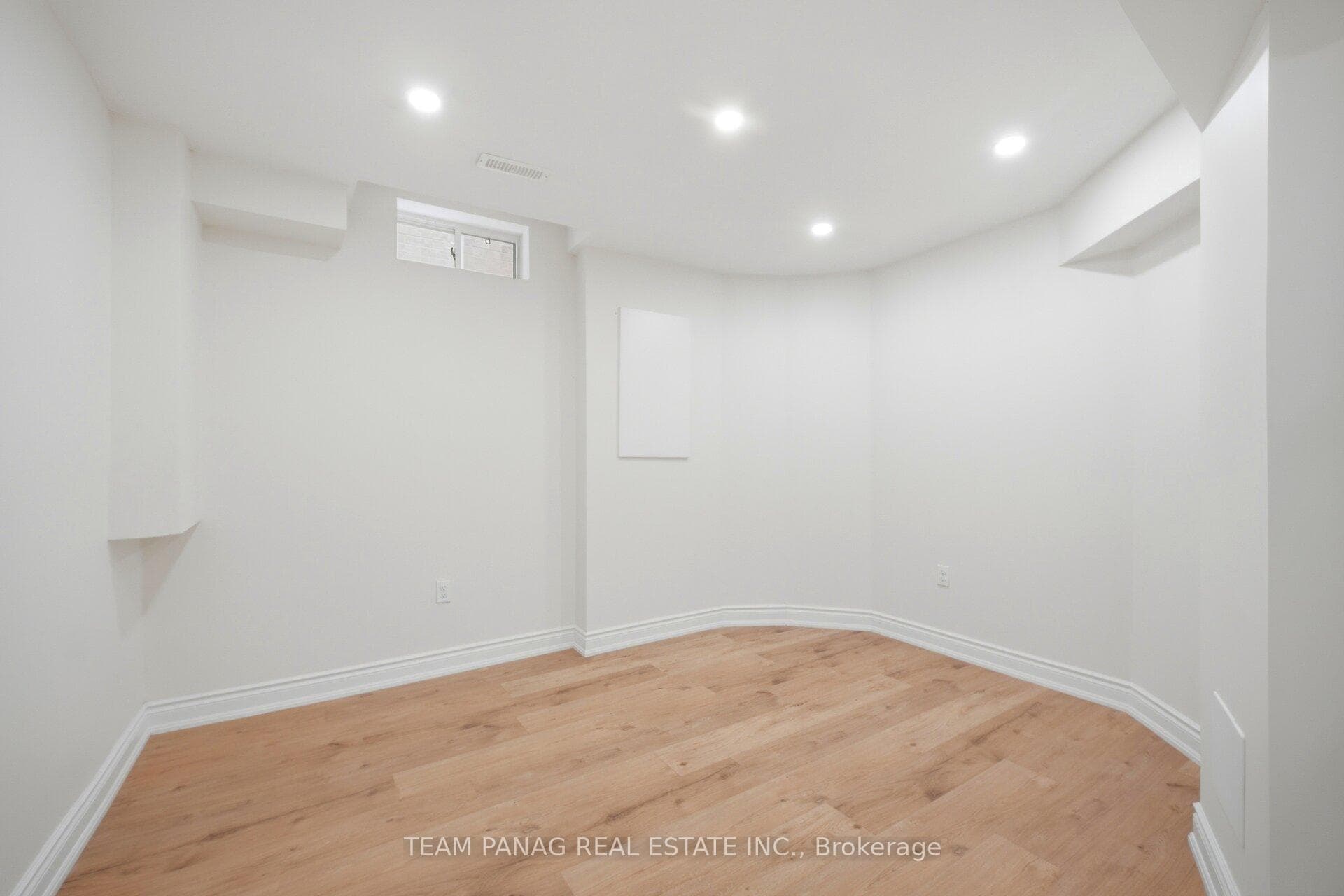 55 Lyndbrook Crescent photo 39