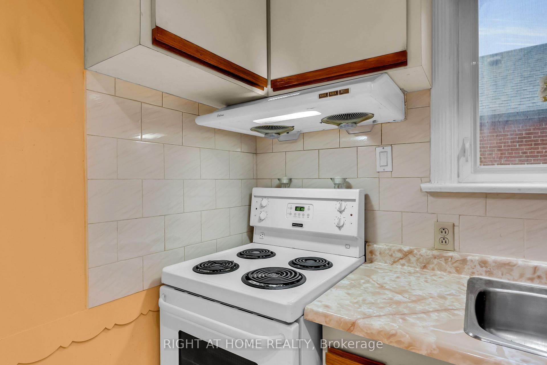 702 Pharmacy Avenue photo 22