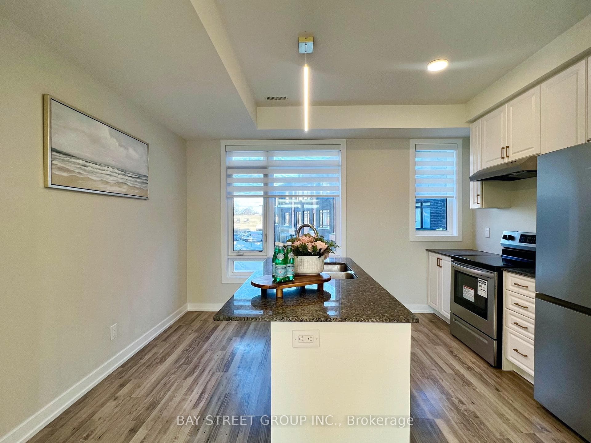 370 Red Maple Road Unit 13 photo 9