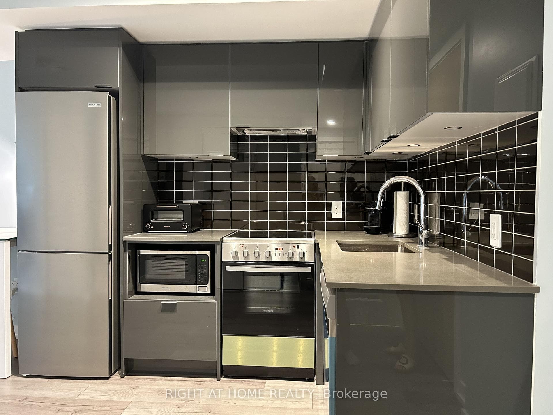 395 Bloor Street Unit 1303 photo 6