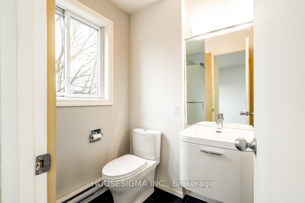 296 Sumach Street photo 32