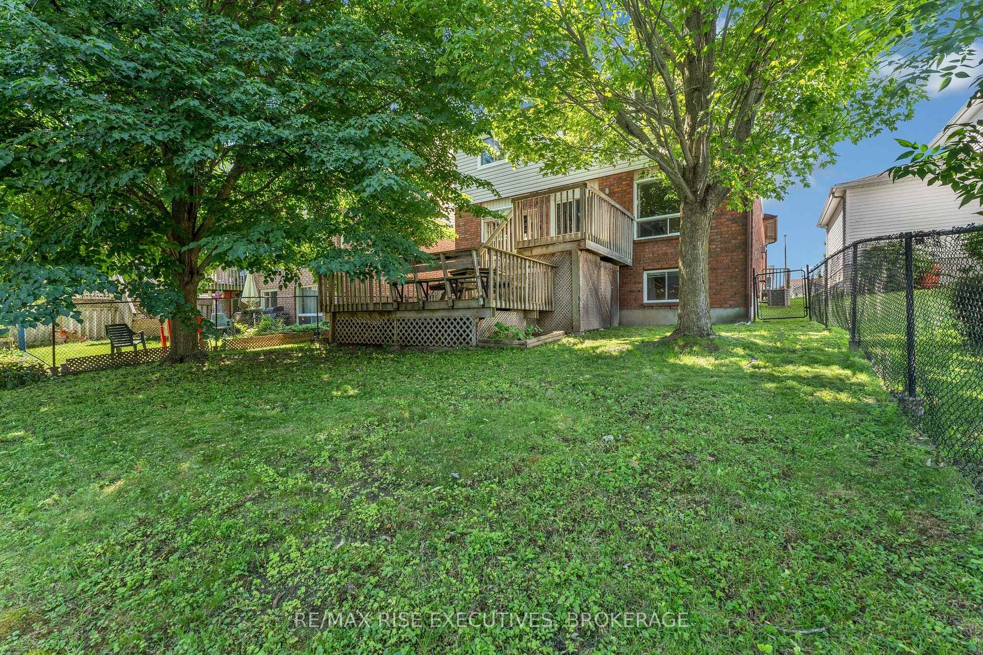 1304 Fisher Crescent photo 46