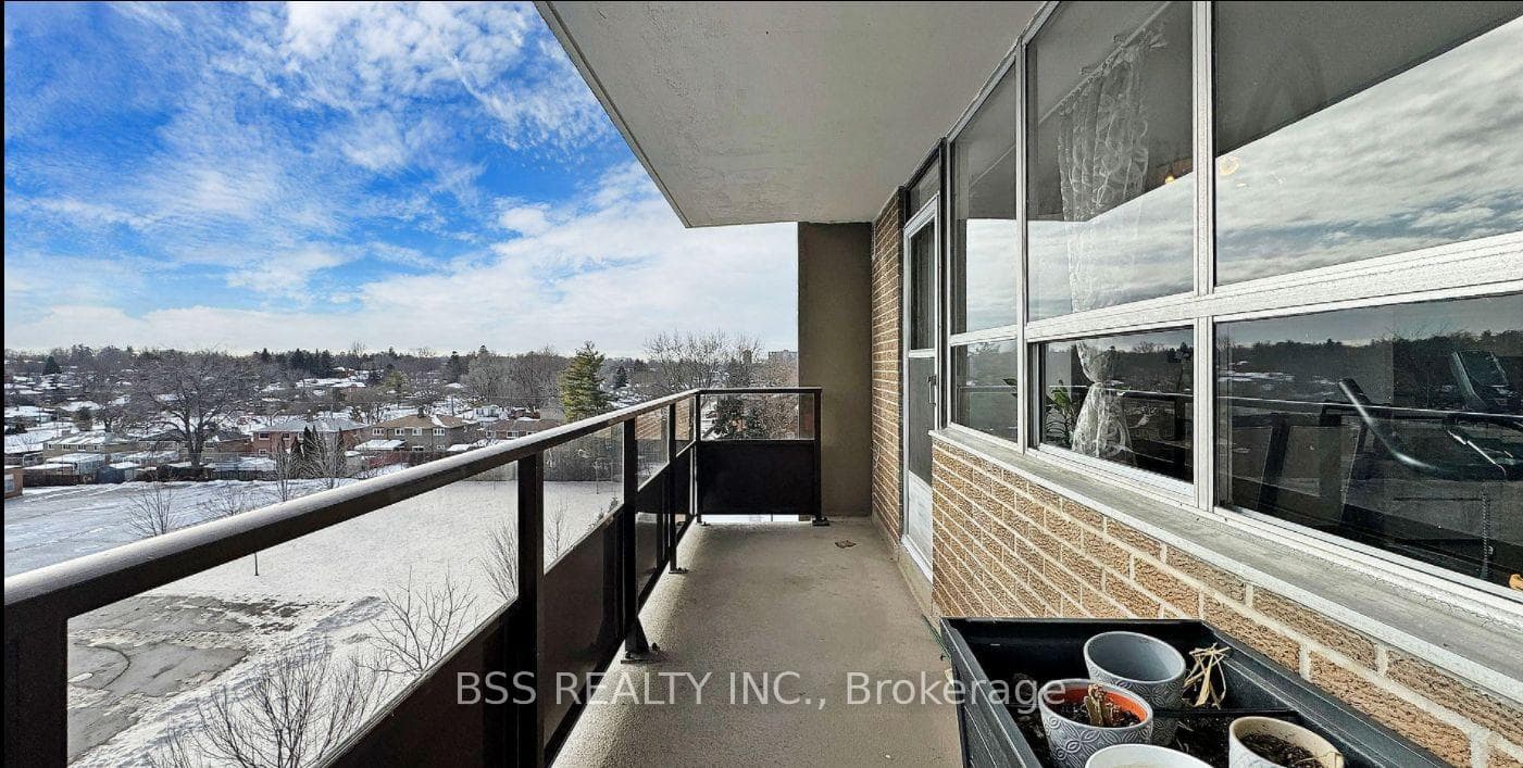 180 Markham Road Unit 718 photo 11