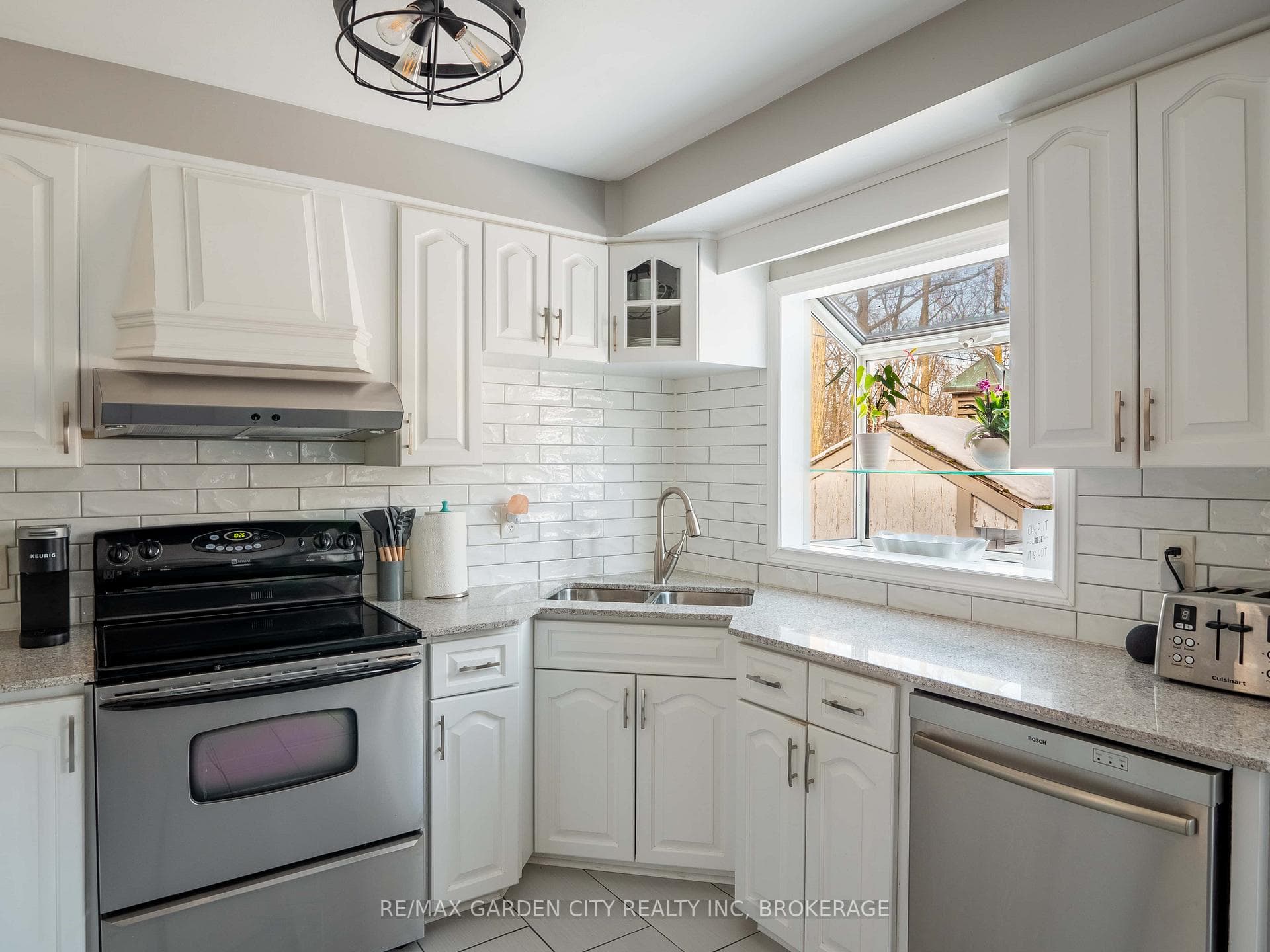 75 Dunvegan Road photo 17