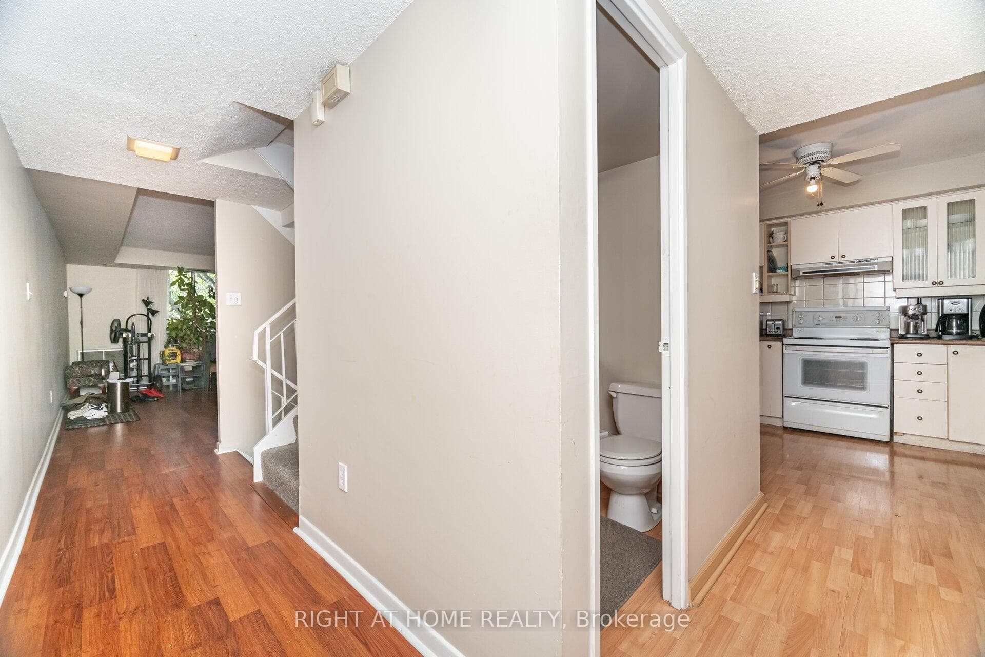 1250 Mississauga Valley Boulevard Unit 13 photo 5