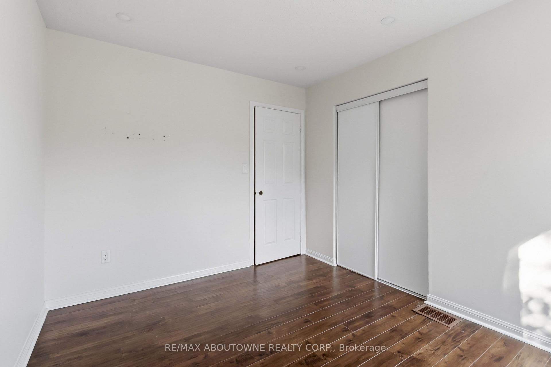 930 Lancaster Boulevard photo 21
