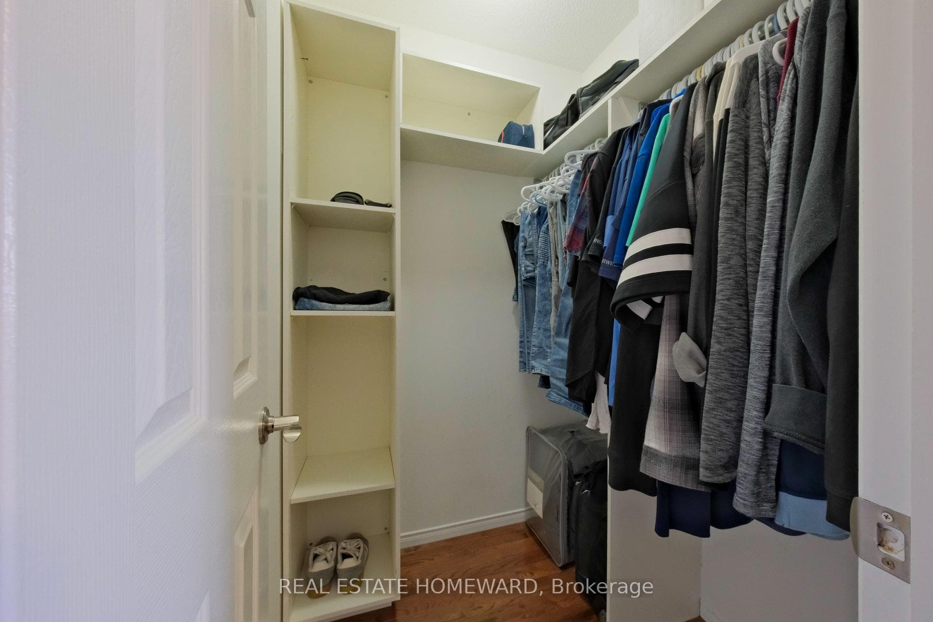 1283 Vincent Crescent photo 24