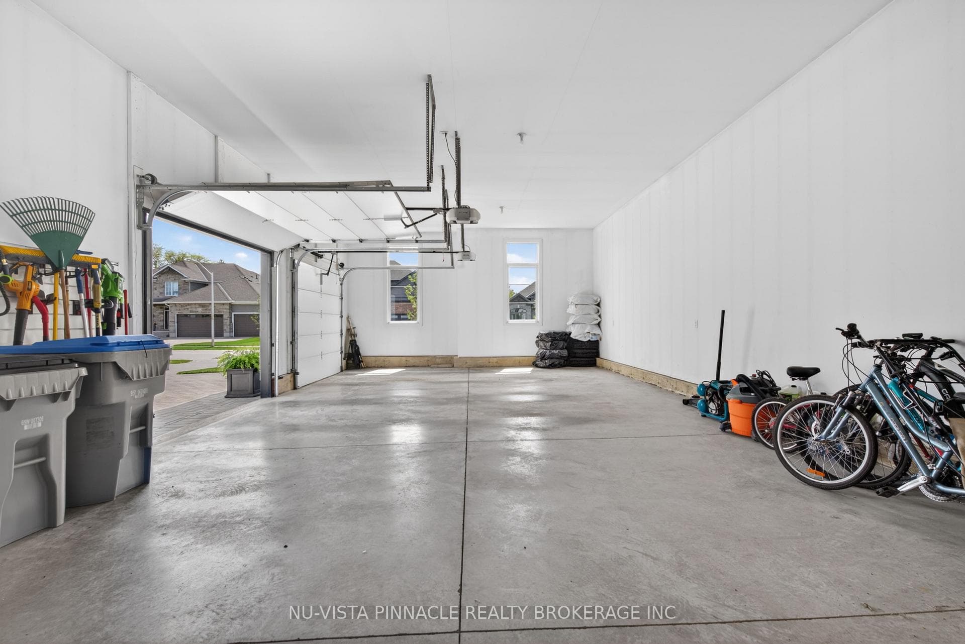 2572 LUCAS Avenue photo 49