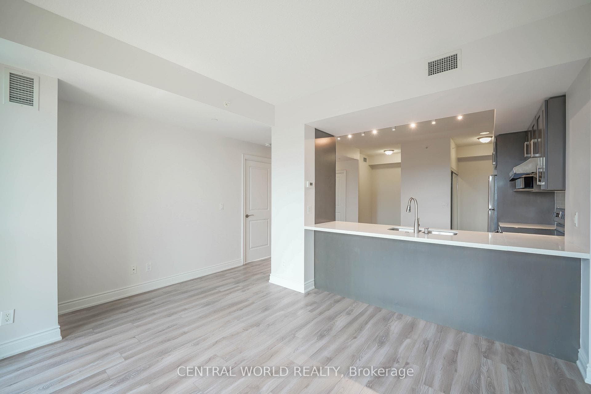 38 Cedarland Drive Unit 1202 photo 2