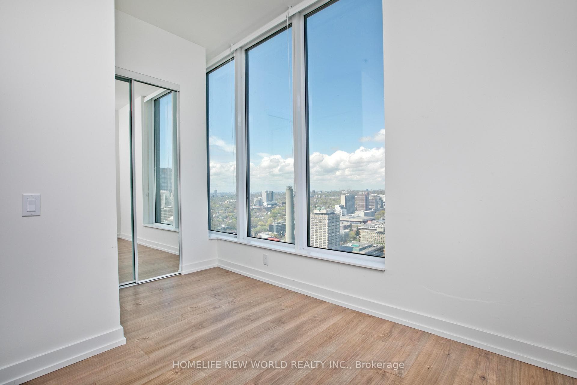 203 College Street Unit 3006 photo 7