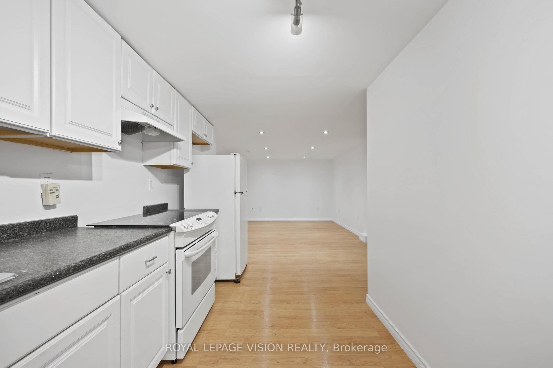 37 Winstanly Crescent photo 8