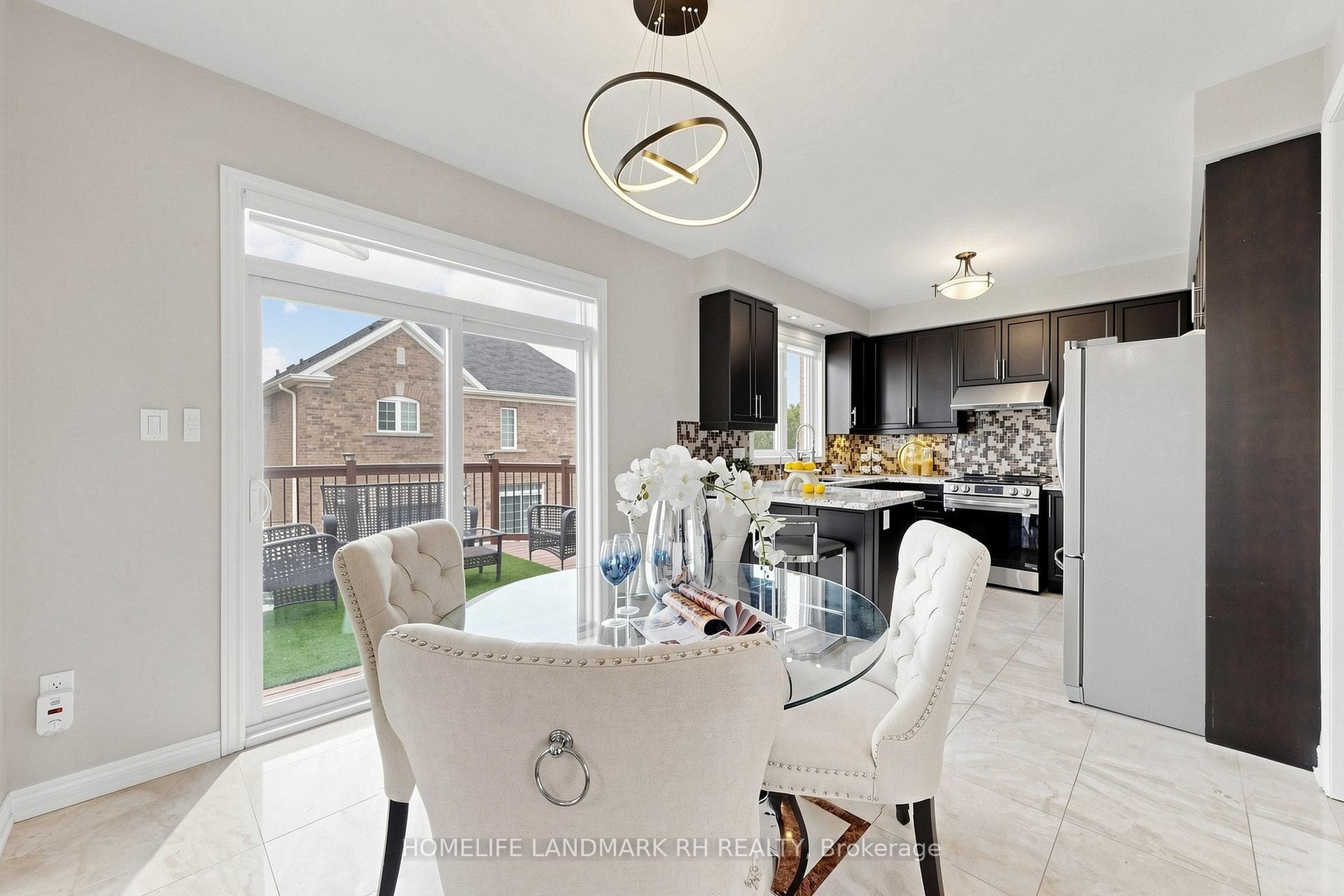 42 Begonia Street photo 16