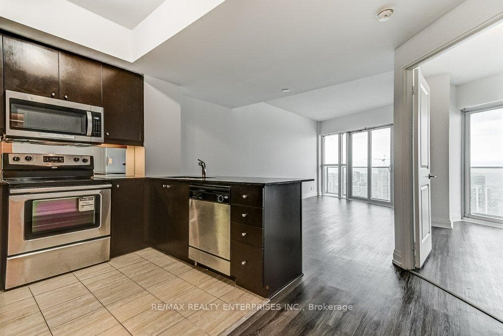60 Absolute Avenue Unit 3903 photo 10