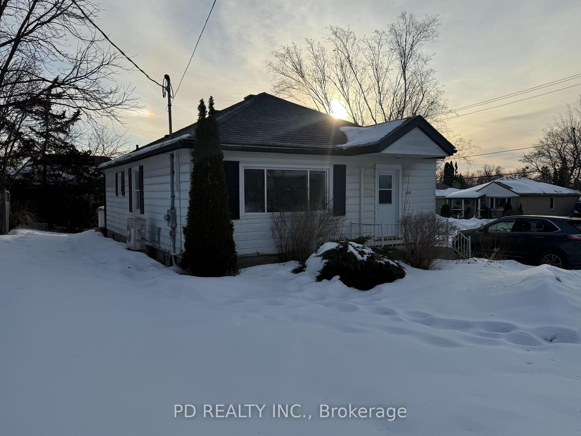 1028 Western Avenue photo 1