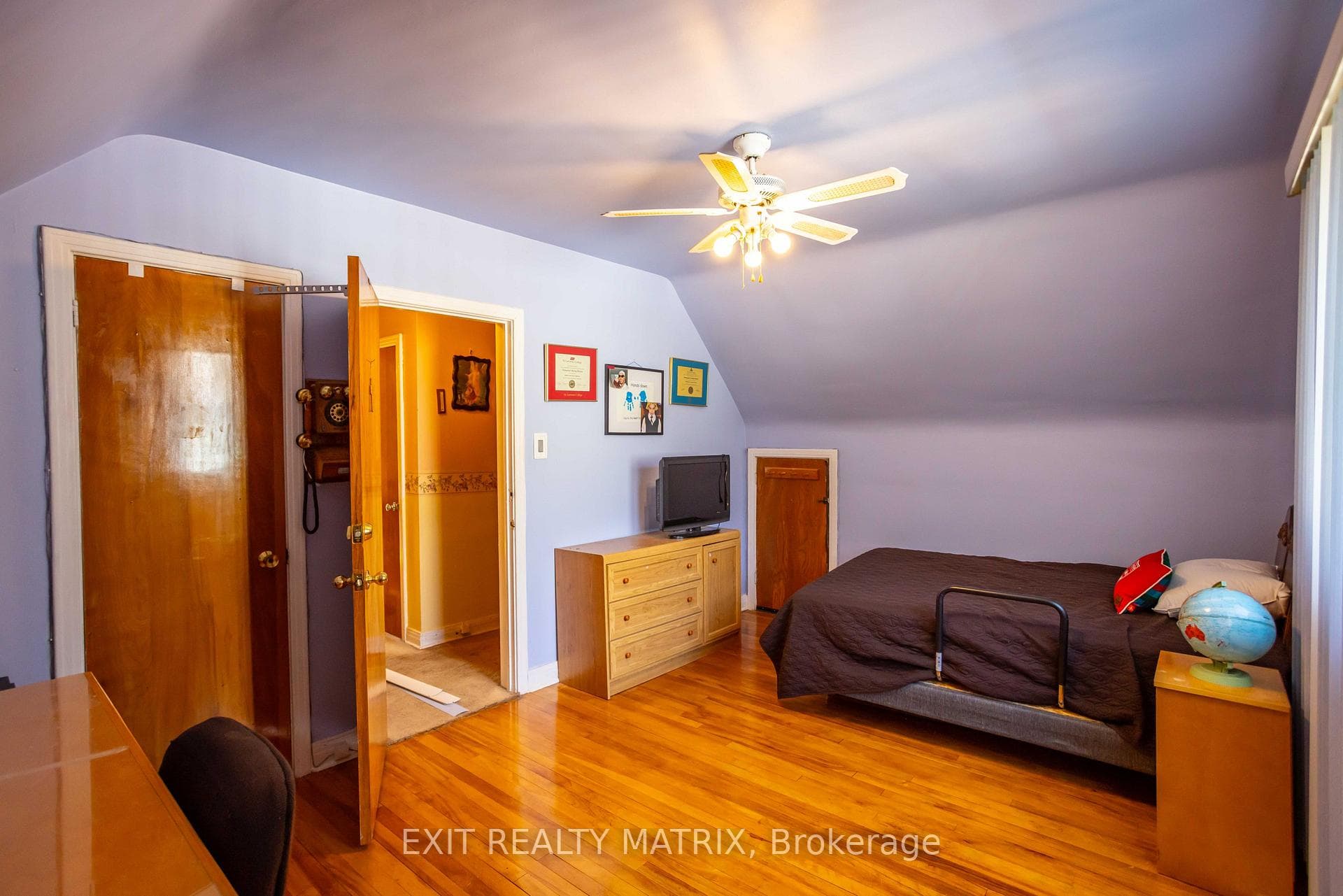 552 Dunbrack Street photo 20