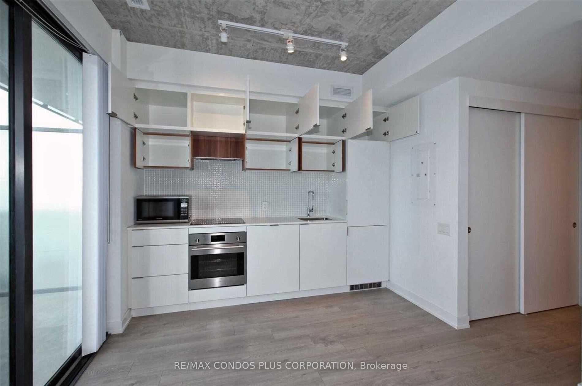 185 Roehampton Avenue Unit 1504 photo 7