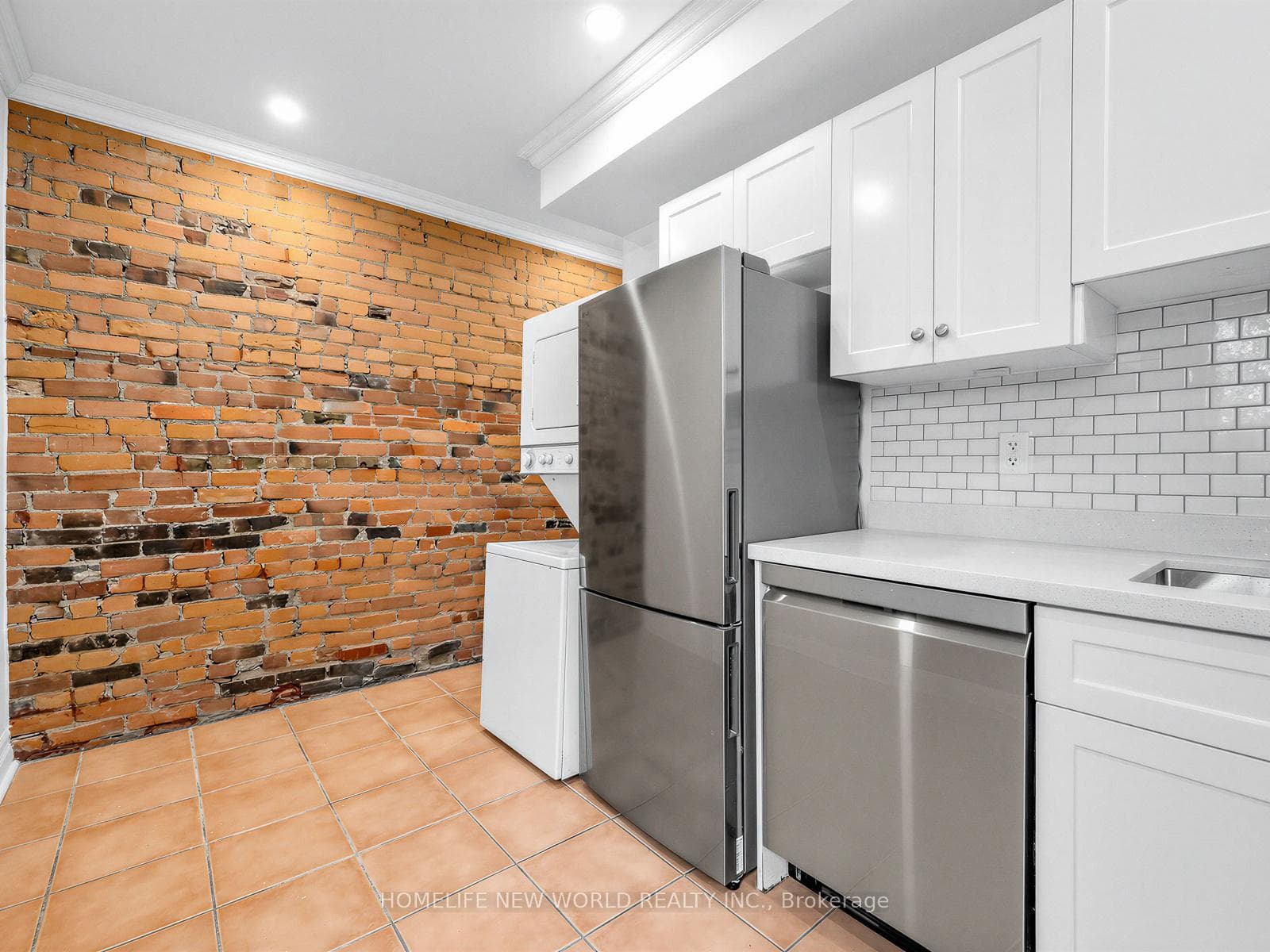 Brand new S/S appliances! Quartz counter top