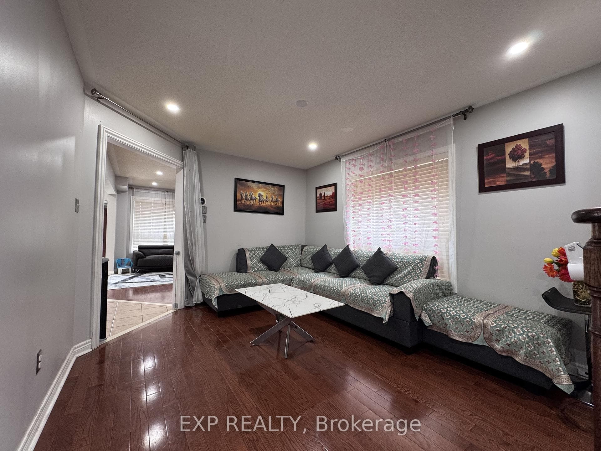 43 Thornbush Boulevard photo 3