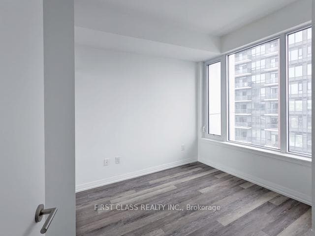 75 Canterbury Place Unit 808 photo 4
