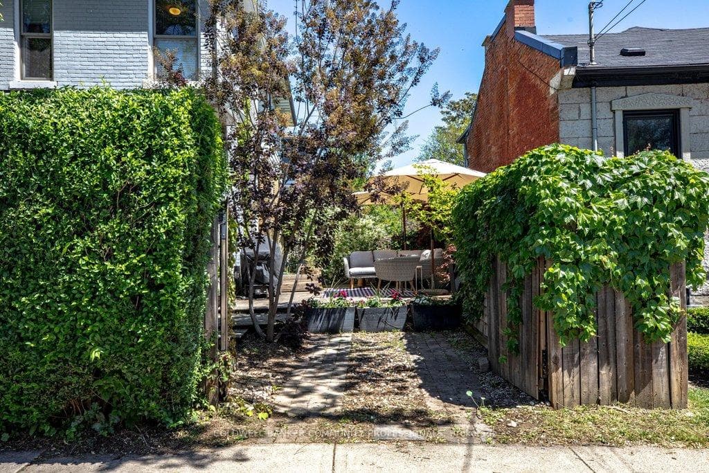 394 Bay Street photo 40
