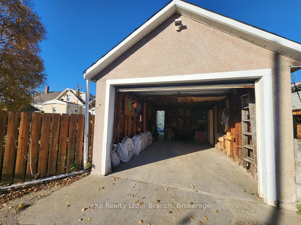 348 Birch Street photo 19