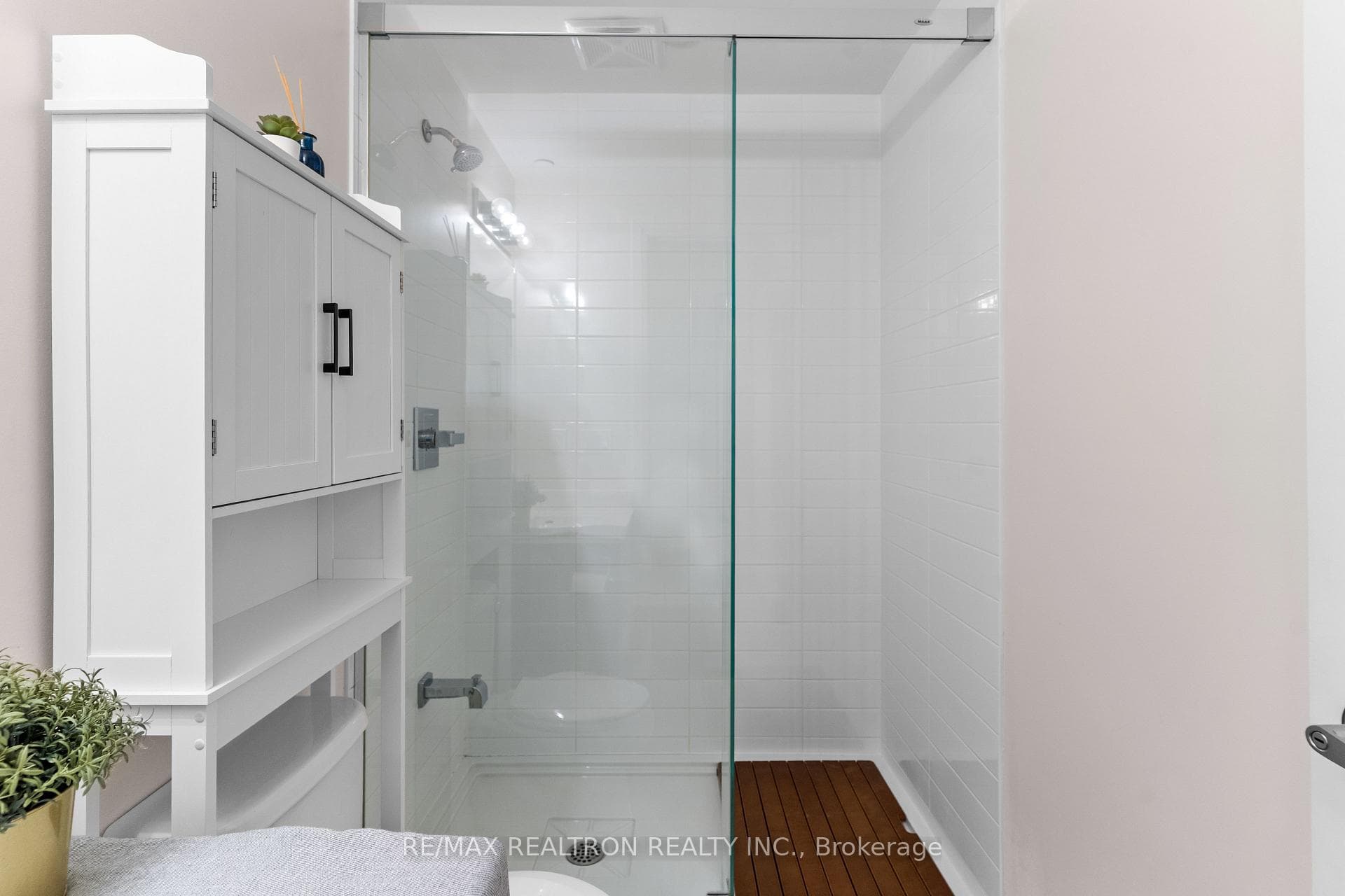 68 Canterbury Place Unit 712 photo 18