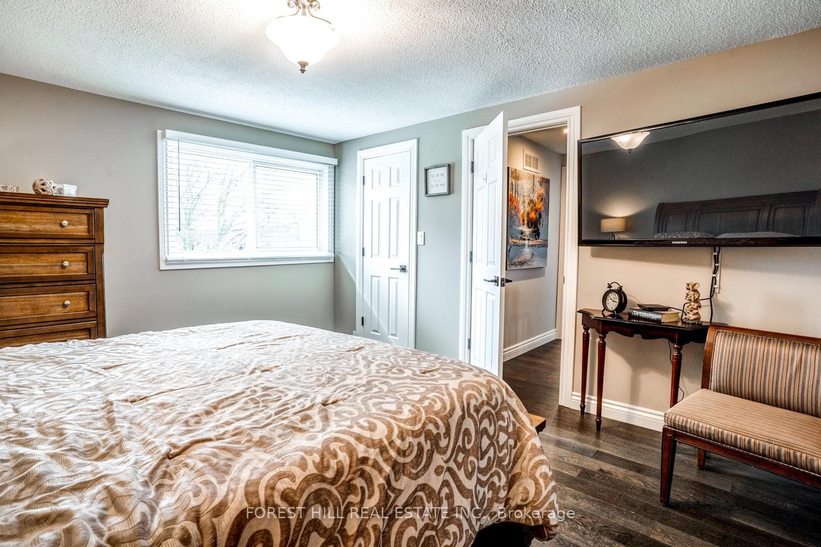 892 Queensdale Avenue photo 21