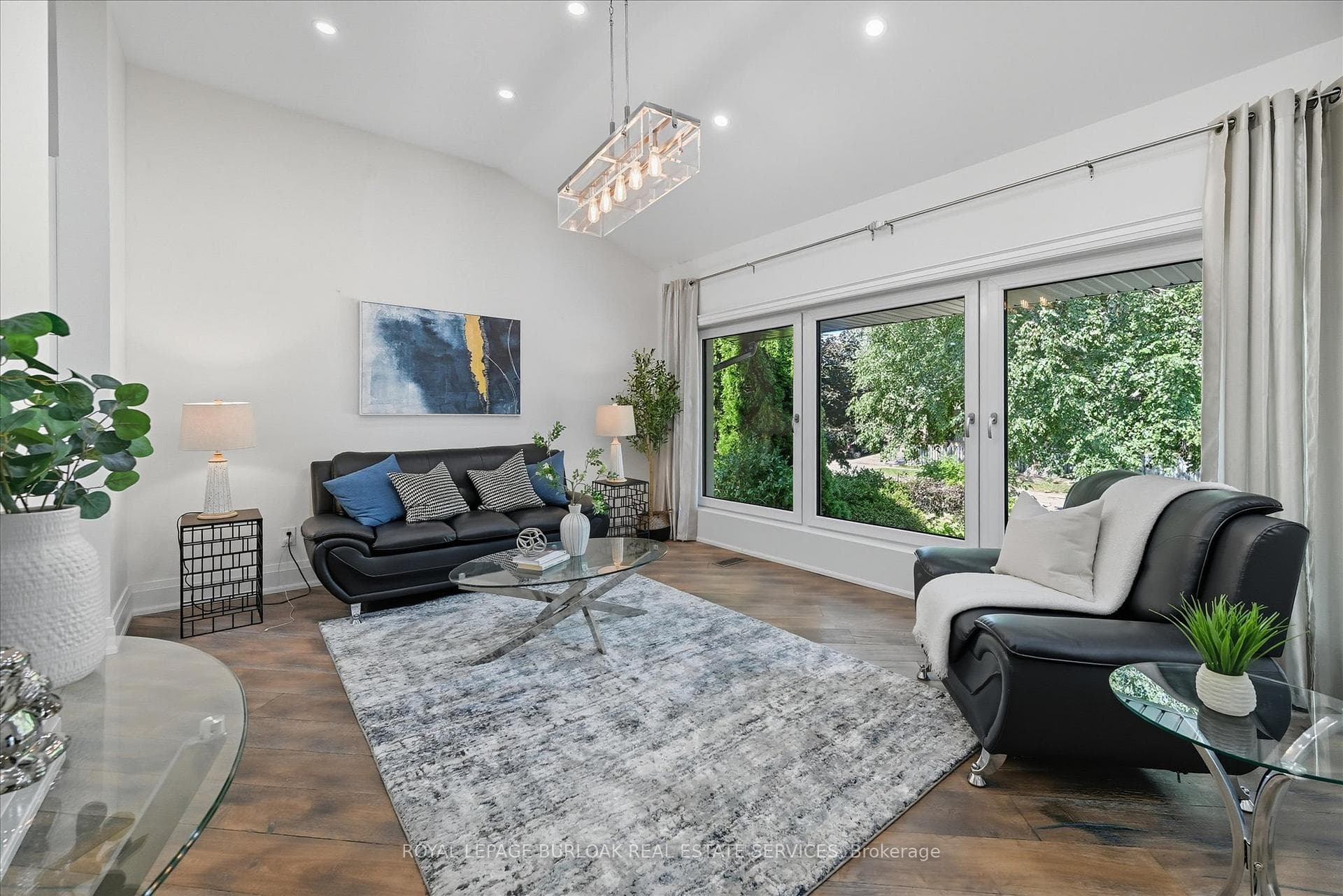 568 Dynes Road photo 4
