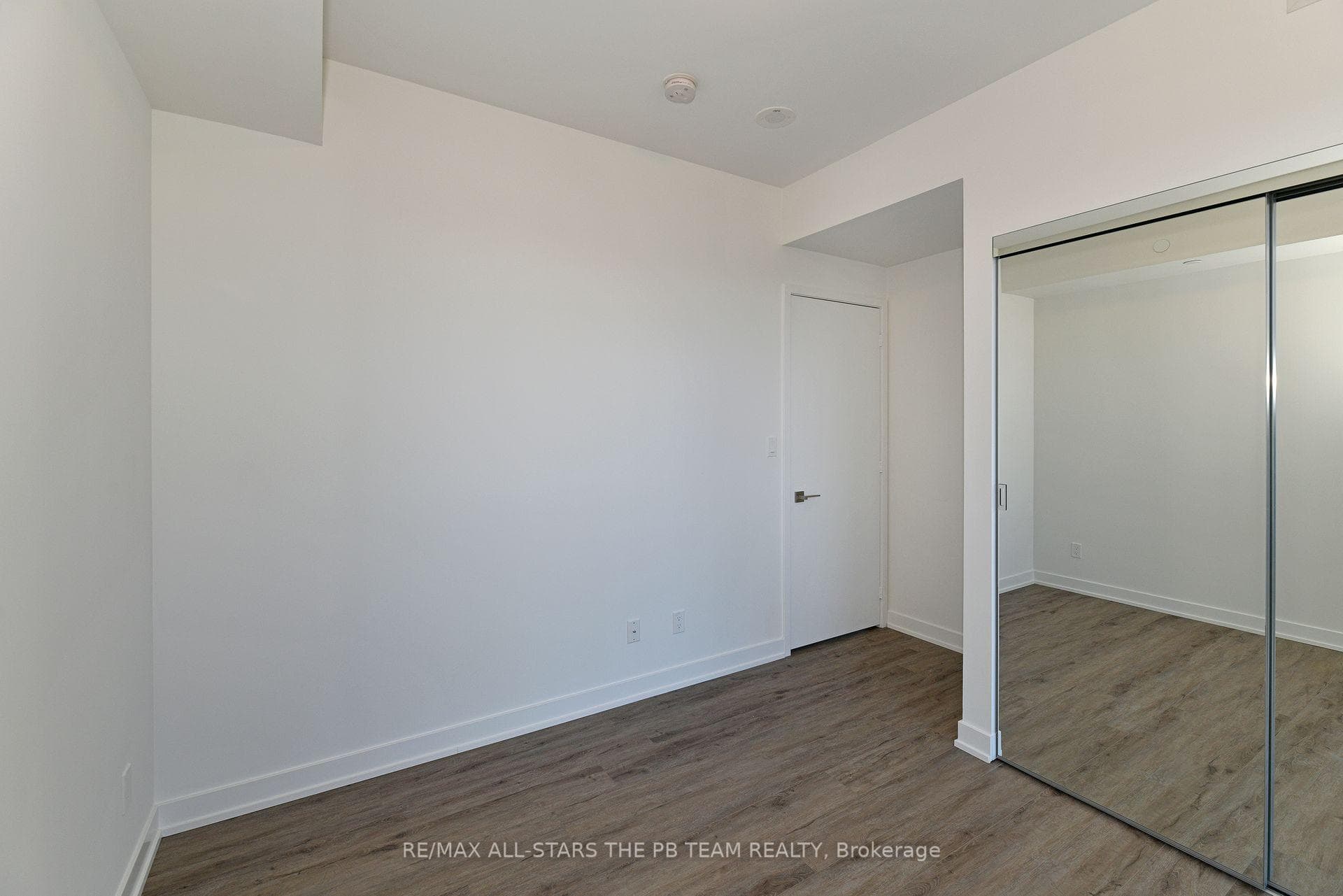 50 Ordnance Street Unit 2811 photo 14
