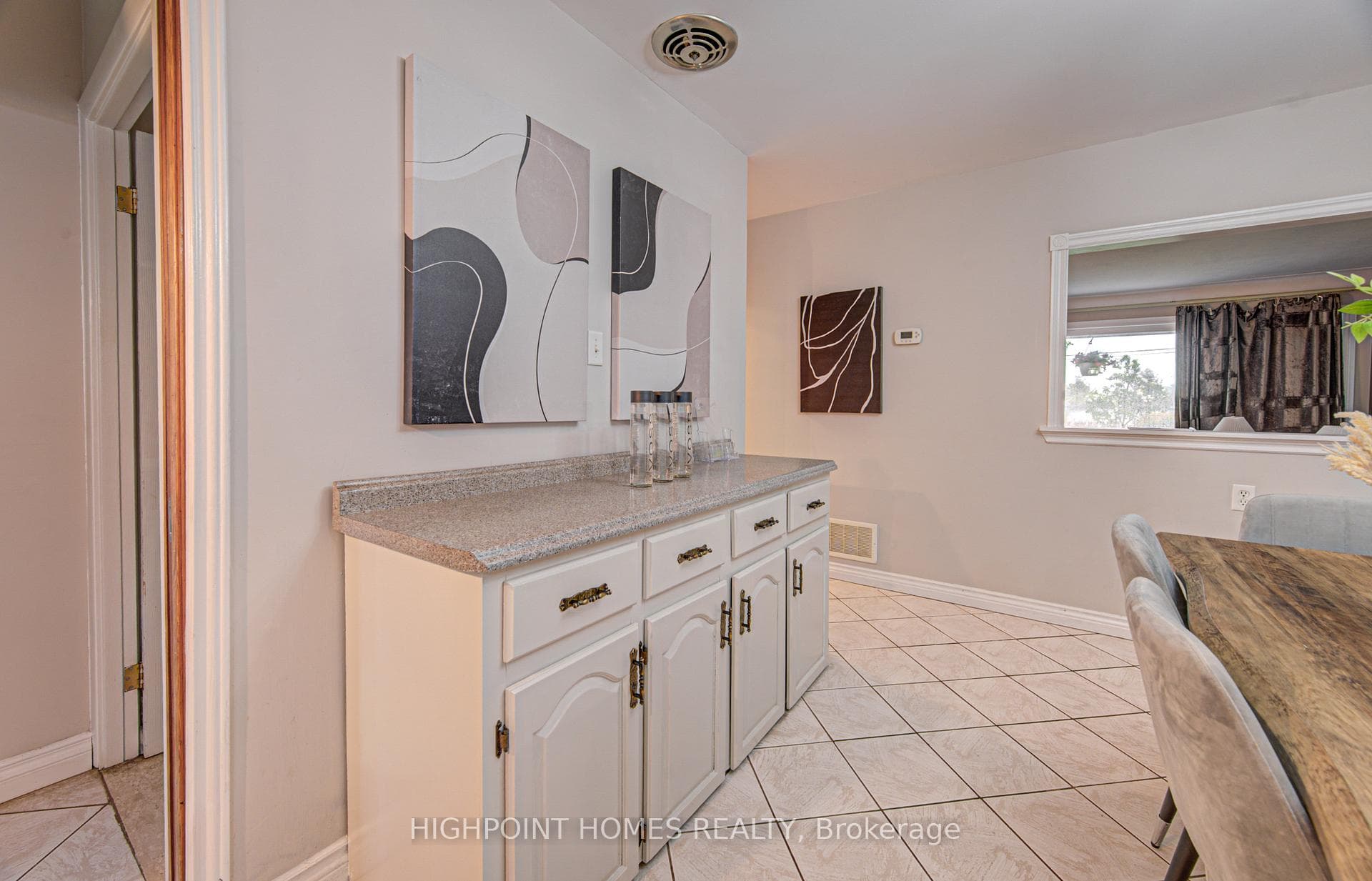 5438 Trafalgar Road photo 21