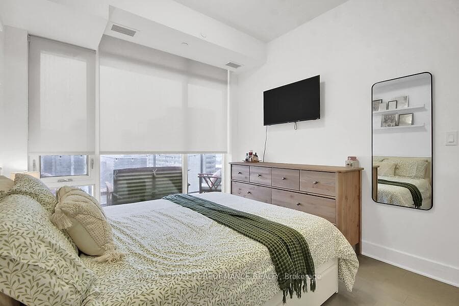 255 Bay Street Unit 1602 photo 29