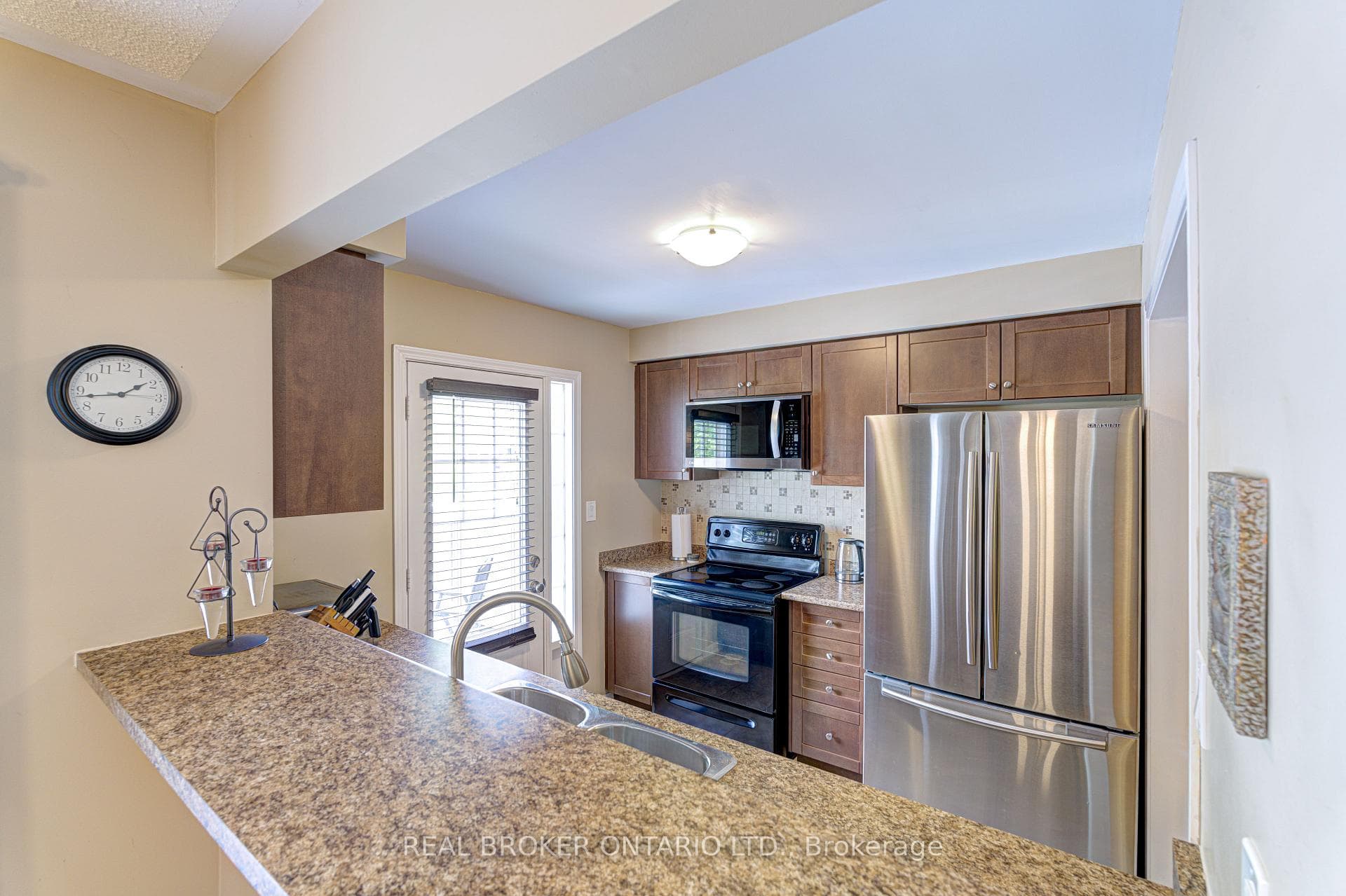 253 Wetenhall Landing photo 31