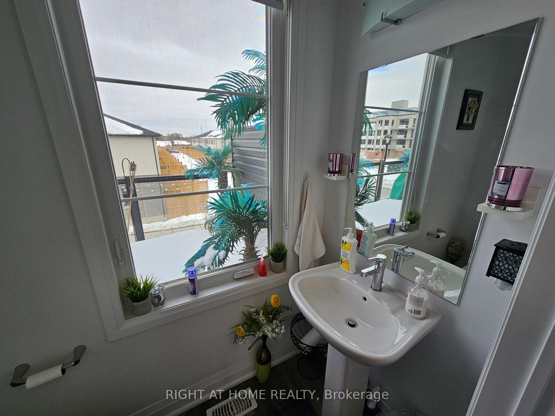 156 Huron Street photo 14