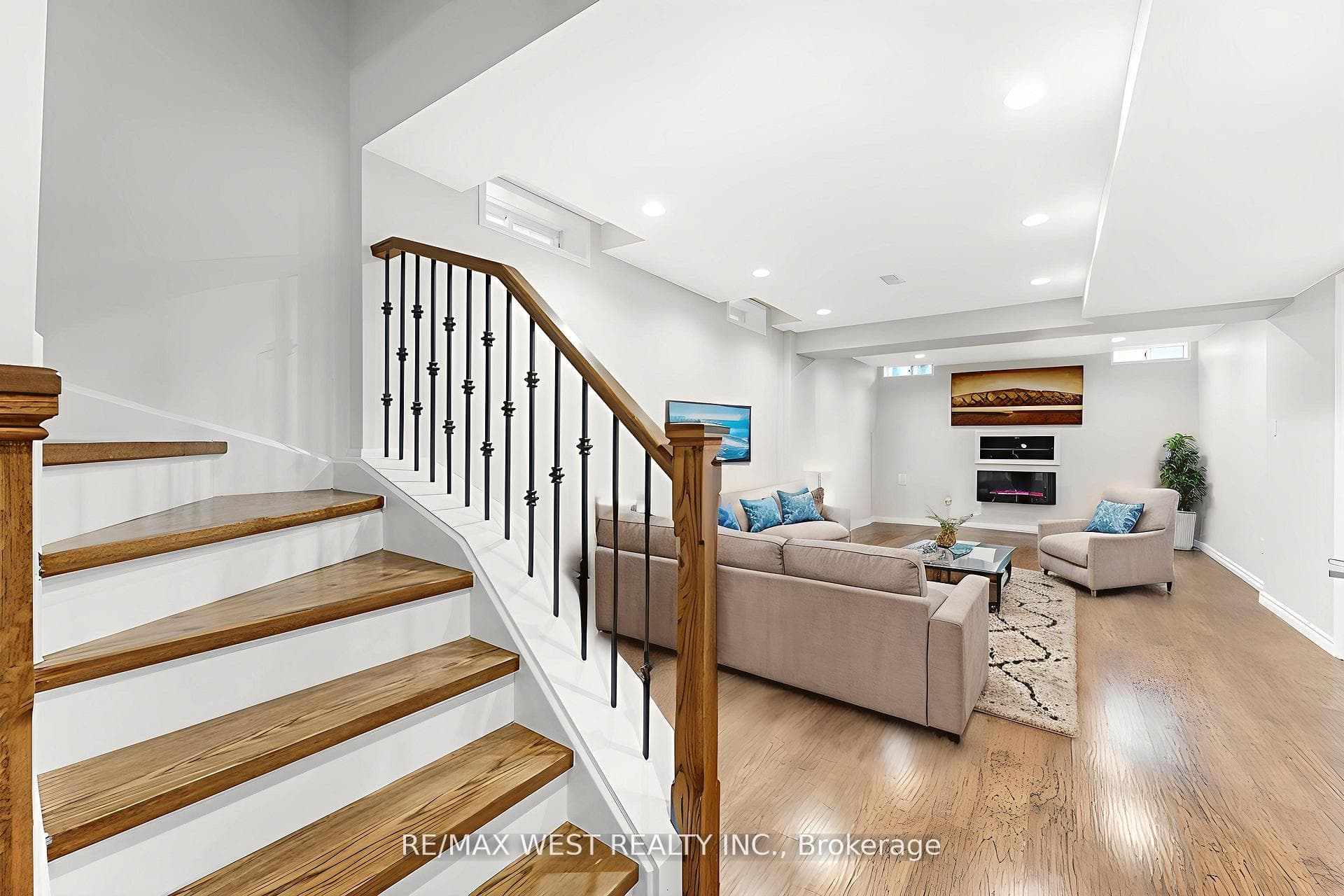 102 Everingham Circle photo 8