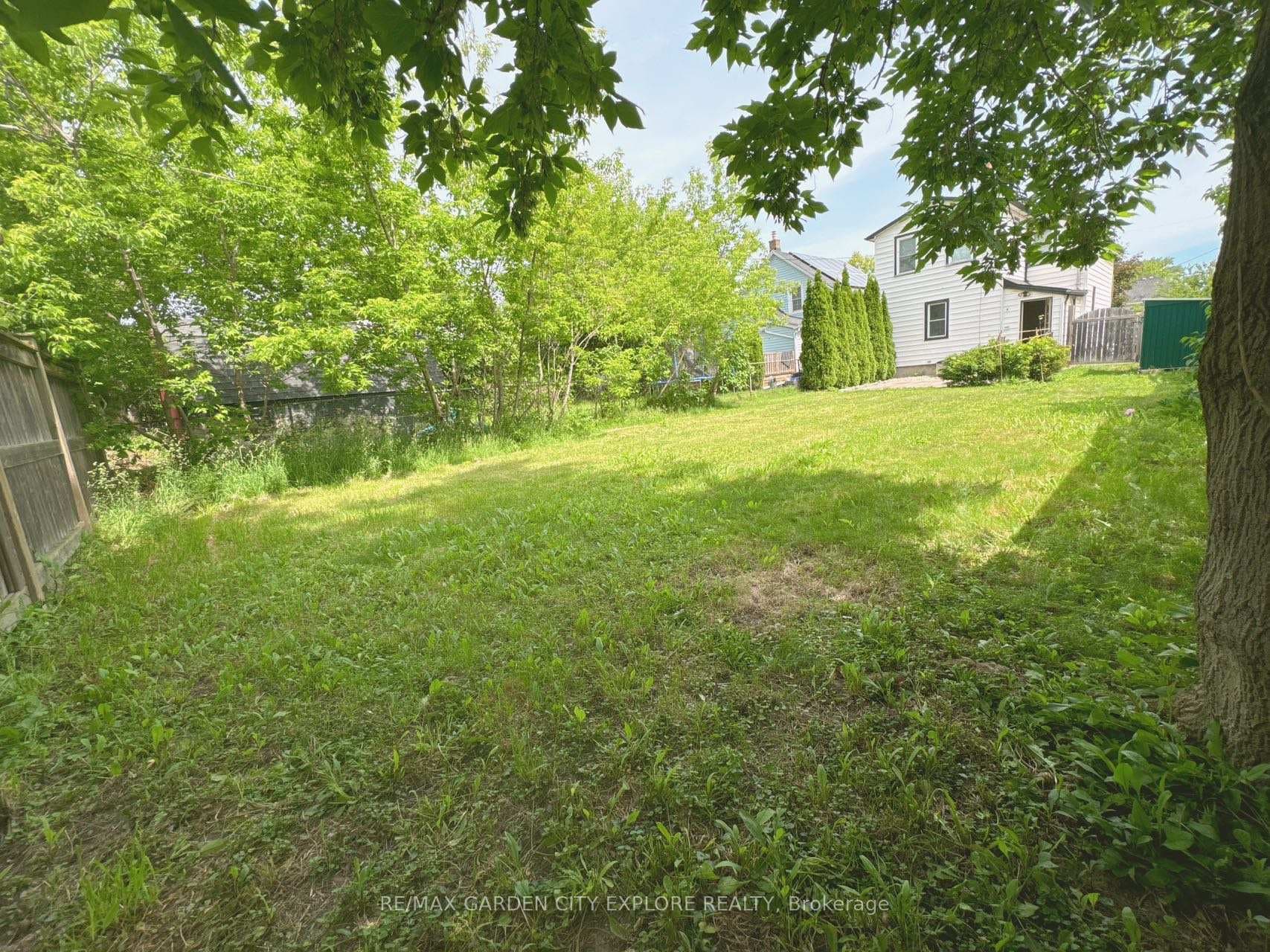 7 Pinecrest Street photo 35