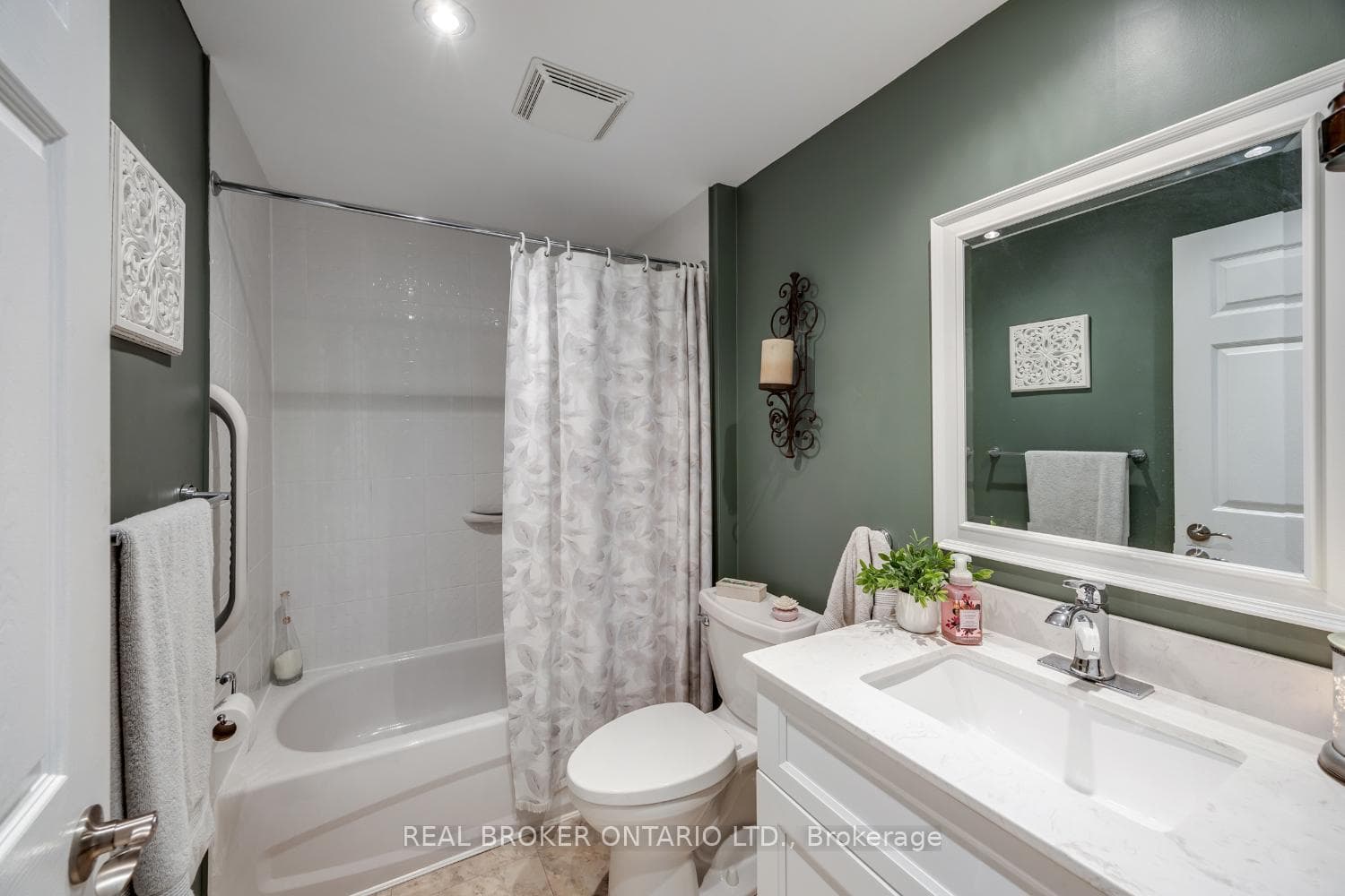 22 Champlain Court photo 20